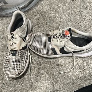 Men’s white Nike sneakers